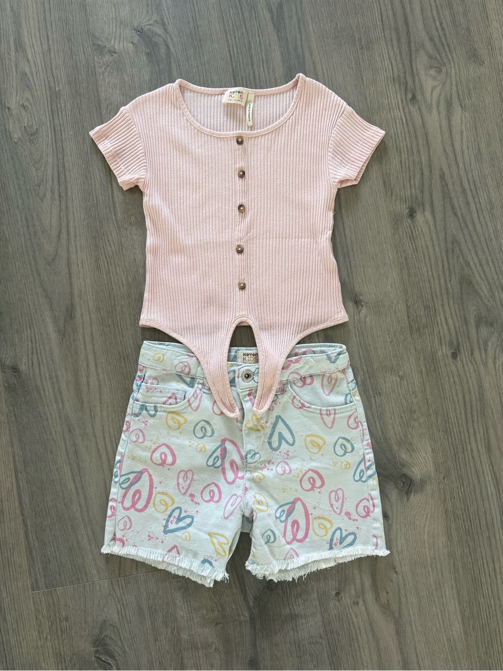 Summer set for girls: Pink Ribbed Tshirt with Heart Print denim shorts